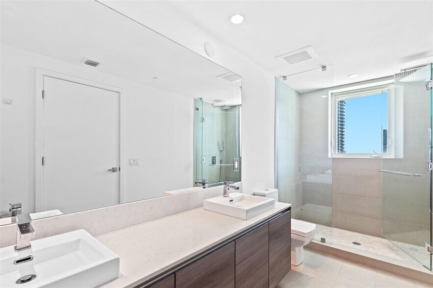 Building Photo - 1080 Brickell Ave