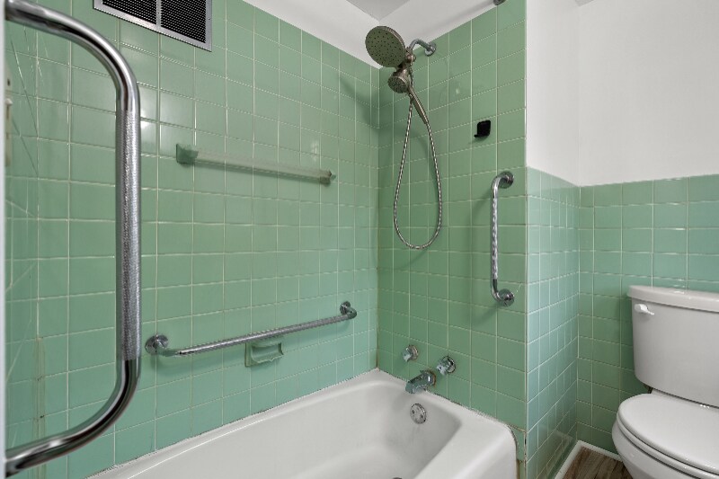 Building Photo - 423 Cornell Dr