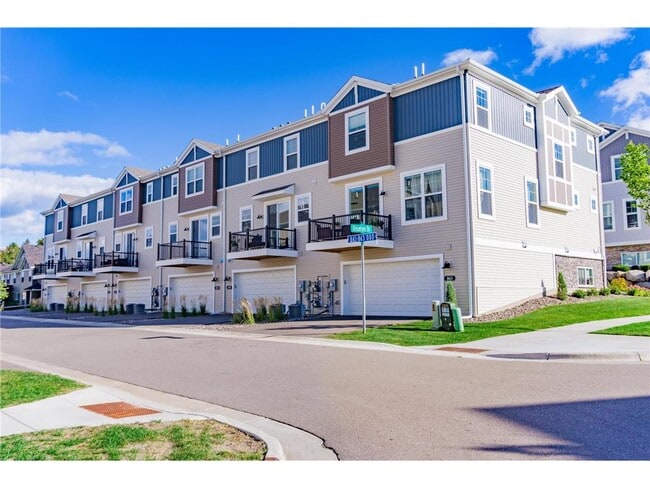 Building Photo - 855 Roselyn Dr