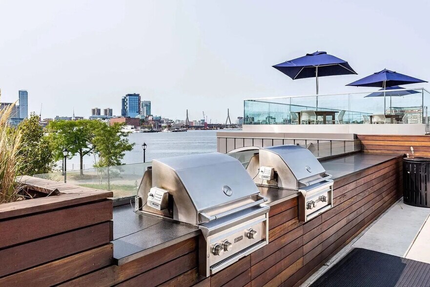 Building Photo - 10 New St