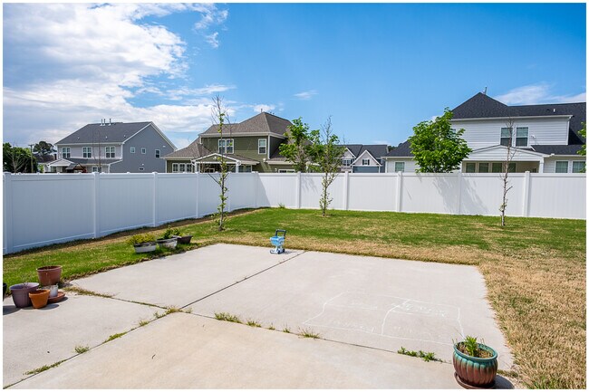 Building Photo - 1321 Parkdale St