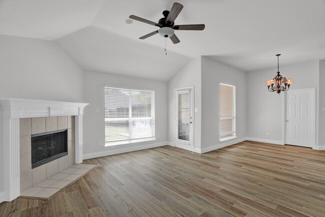 Building Photo - Cute, Quiet and ready NOW