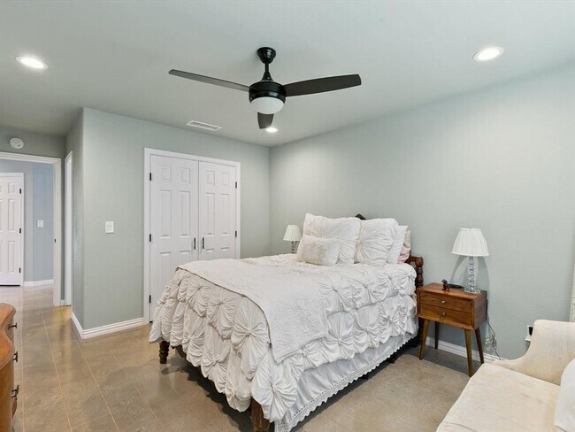 Building Photo - 6301 Hunterwood Dr