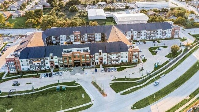 Building Photo - 11325 Park Vista Blvd