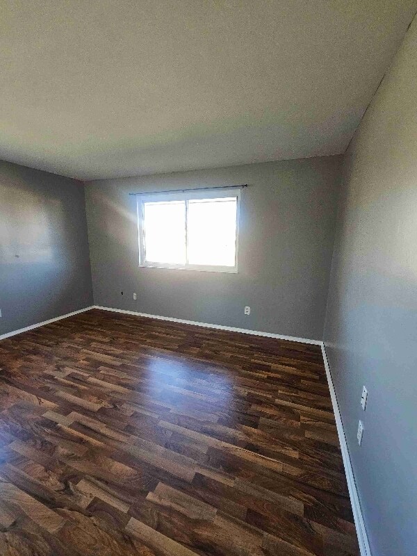 Building Photo - 5 Willow Dr