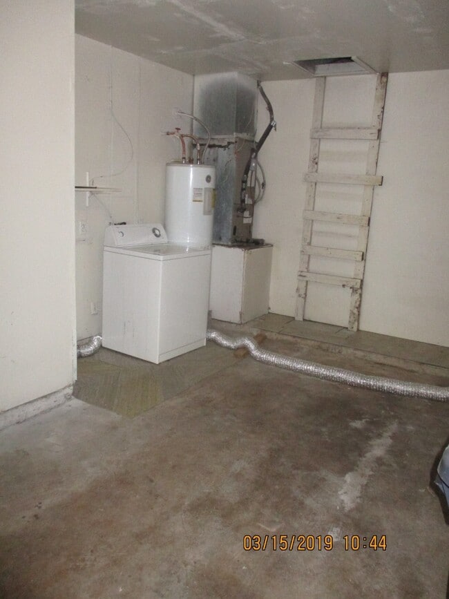 Building Photo - 6333 Northway Dr