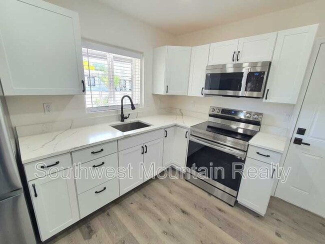 Building Photo - 7404 N 62nd Ave