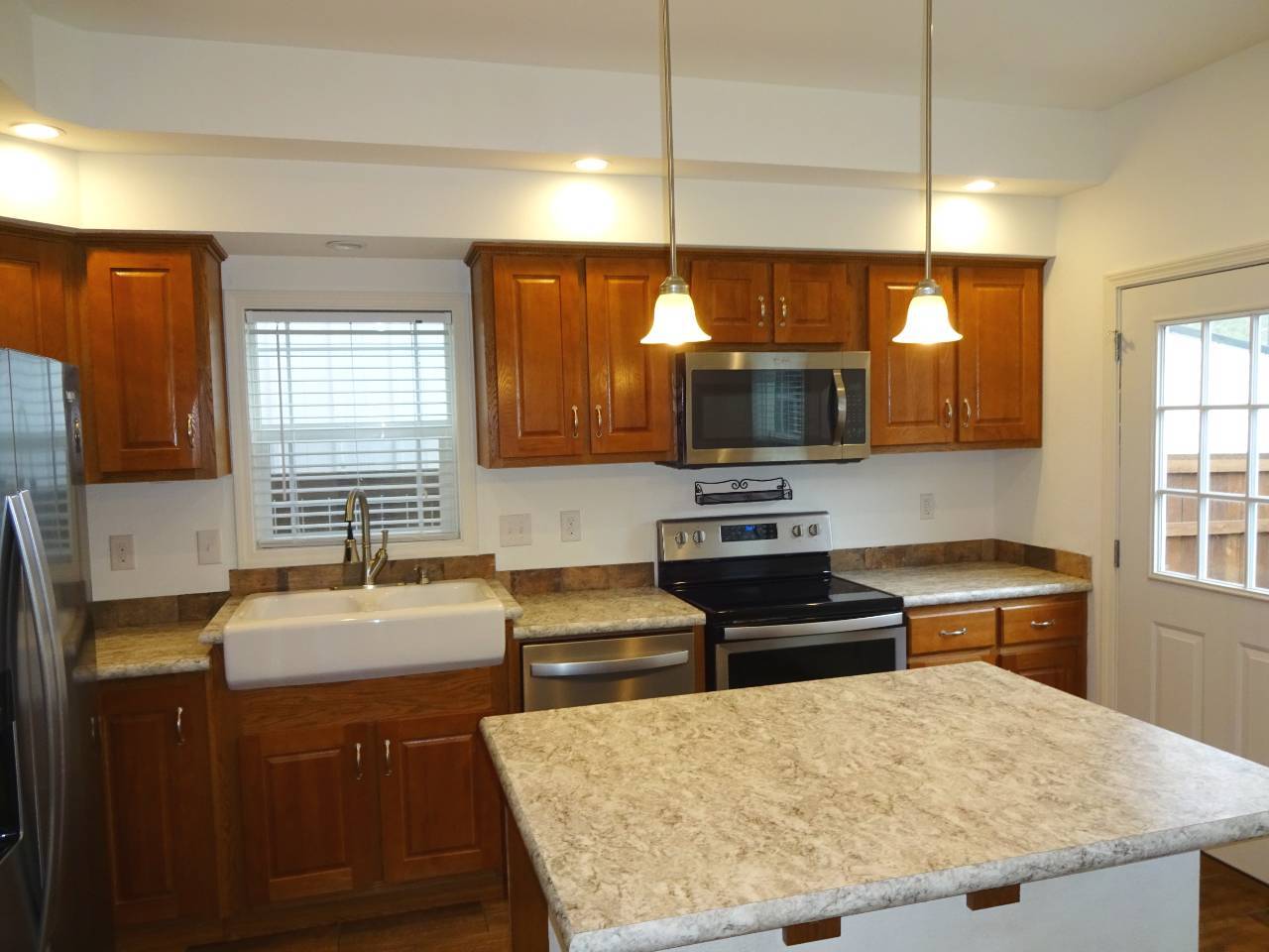 Kitchen - 120 Barnwood Cir