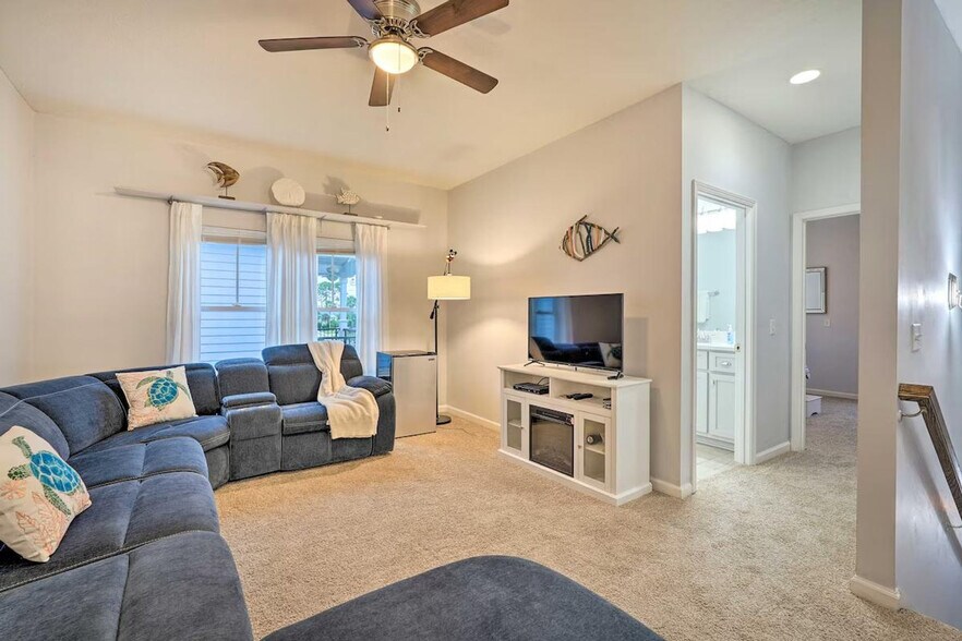 Building Photo - 3723 Tiki Dr