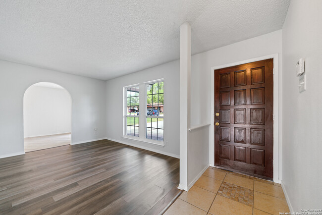 Building Photo - 4851 Castle Arms Dr