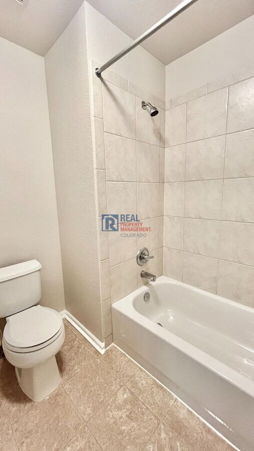 Building Photo - 9565 Elmhurst Ln