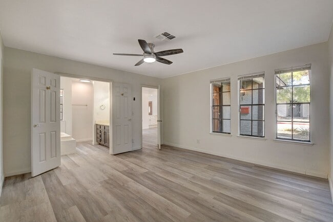 Building Photo - Single Story in the Heart of Las Vegas