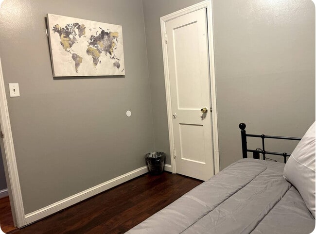 Building Photo - 2315 Sheridan St