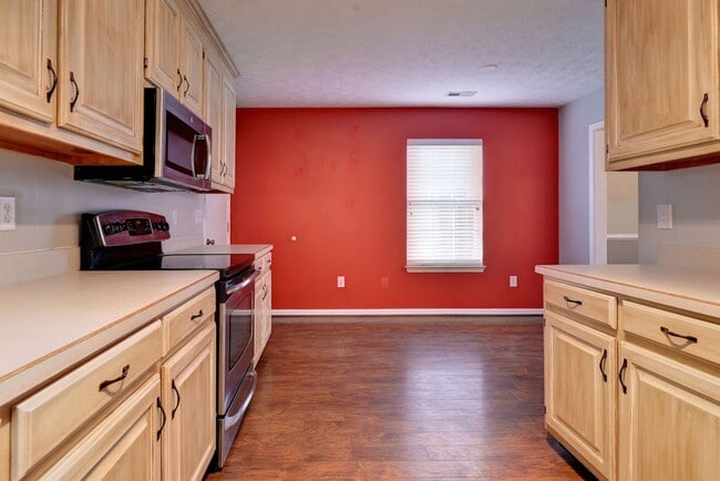 Building Photo - Spacious Rancher in Quiet Cul-de-sac