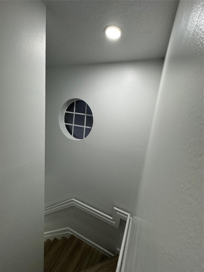 Building Photo - 3102 Coral Ridge Dr