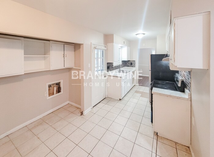 Building Photo - 3685 Naylor Dr