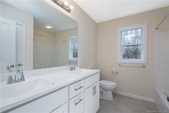 Building Photo - 27 Woodside Dr