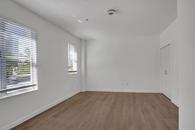 Building Photo - 747 Michigan Ave