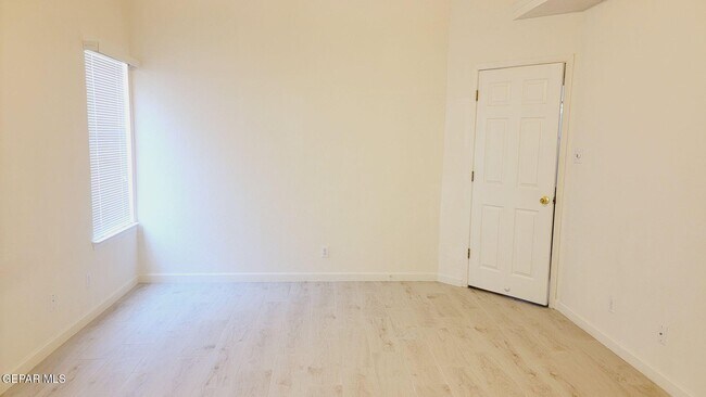 Building Photo - 7025 Crown Ridge Dr