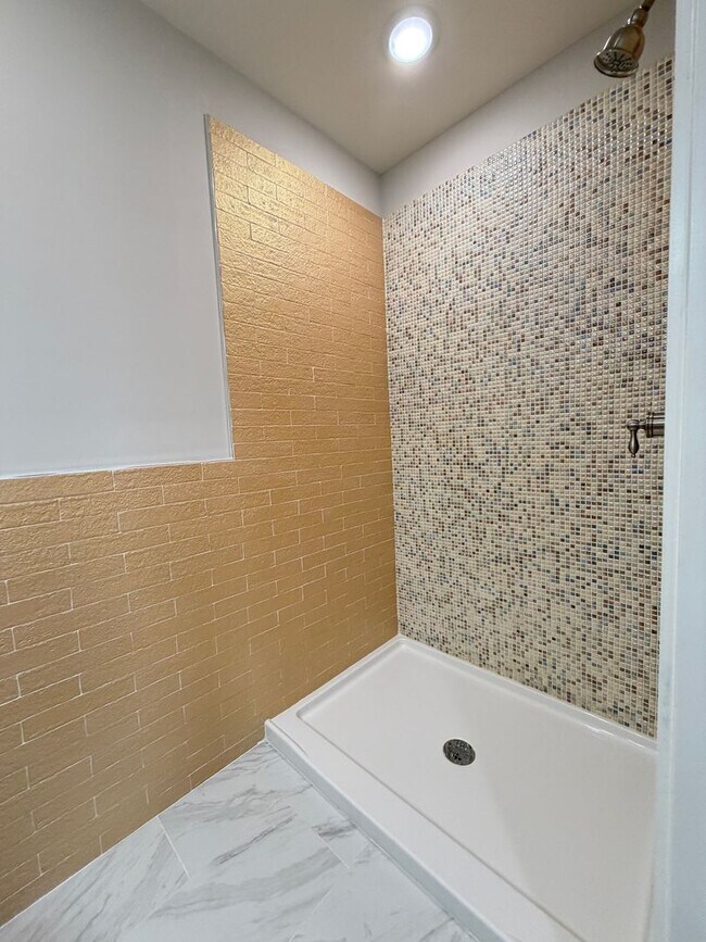 Building Photo - ??? NEWLY RENOVATED 3 BEDROOMS & 2.5 BATH HOUSE LOCATED IN HADDINGTON