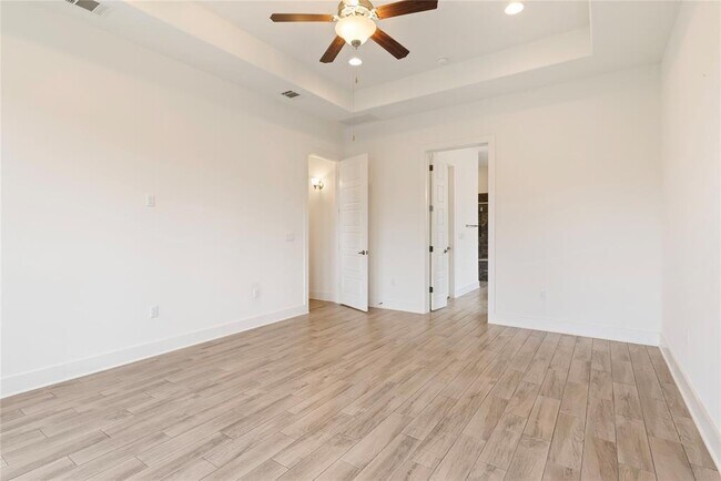 Building Photo - 12905 Padua Dr