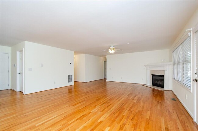 Building Photo - 3950 Chattahoochee Rd