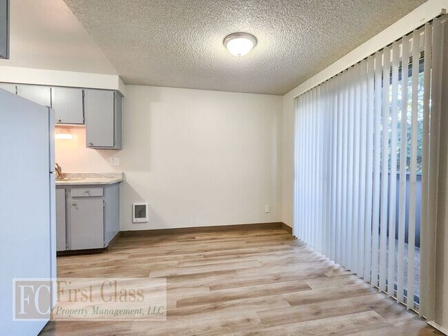 Building Photo - 1376 NE 186th Ave