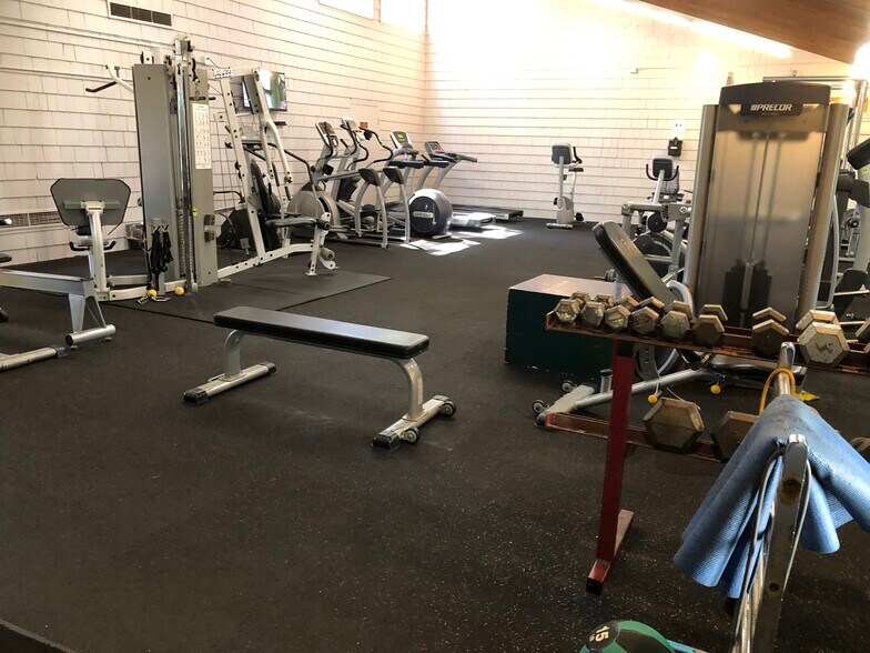 Building Photo - 6479 137th Ave NE