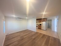 Building Photo - Studio located in Oceanside!
