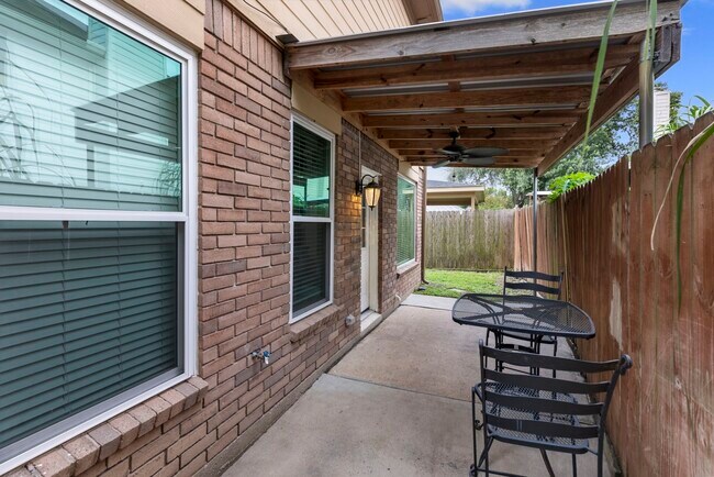 Building Photo - 6827 Hollow Hearth Dr