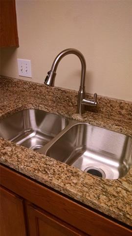 Building Photo - 815 Windcrest Dr