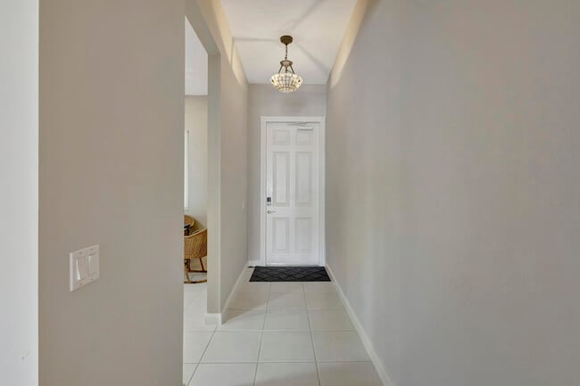 Building Photo - 34 Harbour Isle Dr W