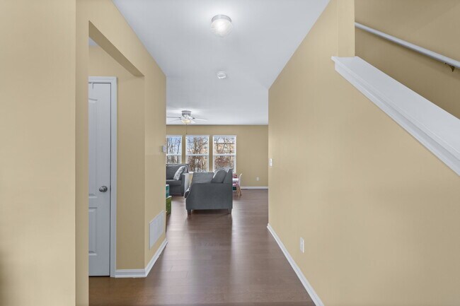 Building Photo - 430 Rockcrest Way