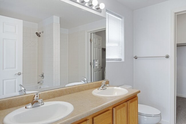 Building Photo - NEWLY REMODELED 2 BEDROOM 2 BATH CONDO
