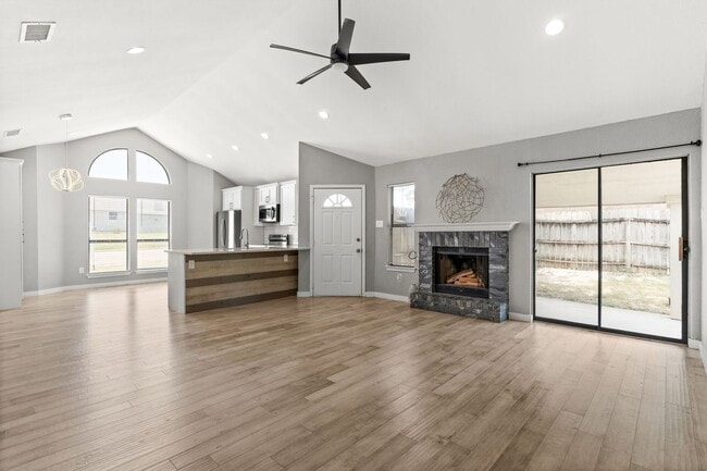 Building Photo - 109 Campfire Cir