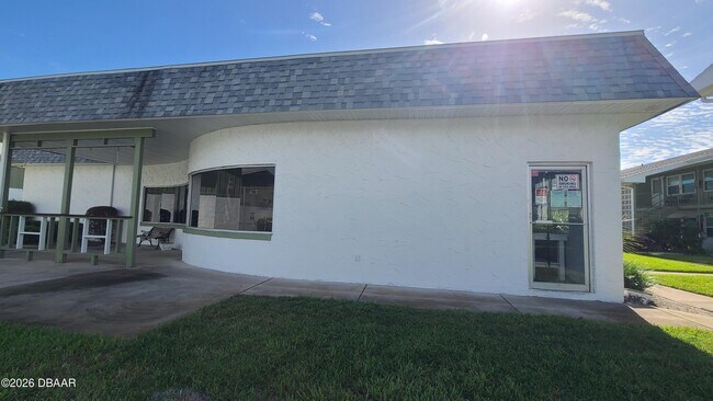 Building Photo - 840 Center Ave