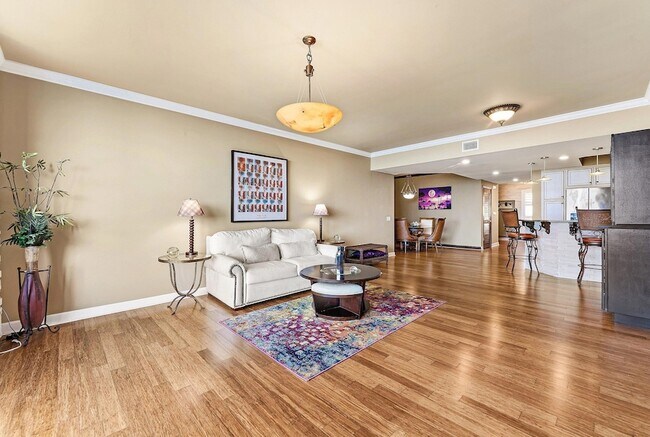 Building Photo - 2650 Lake Shore Dr