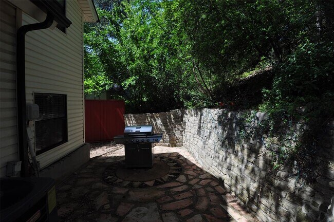 Building Photo - 9902 Talleyran Dr