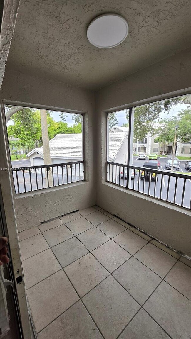 Building Photo - 2880 N Oakland Forest Dr