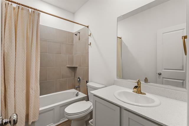 Building Photo - 1733 Lake Grove Dr