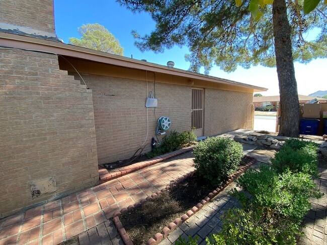 Building Photo - 783 De Leon Dr