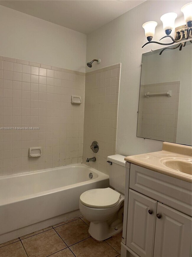 Building Photo - 906 Coral Club Dr