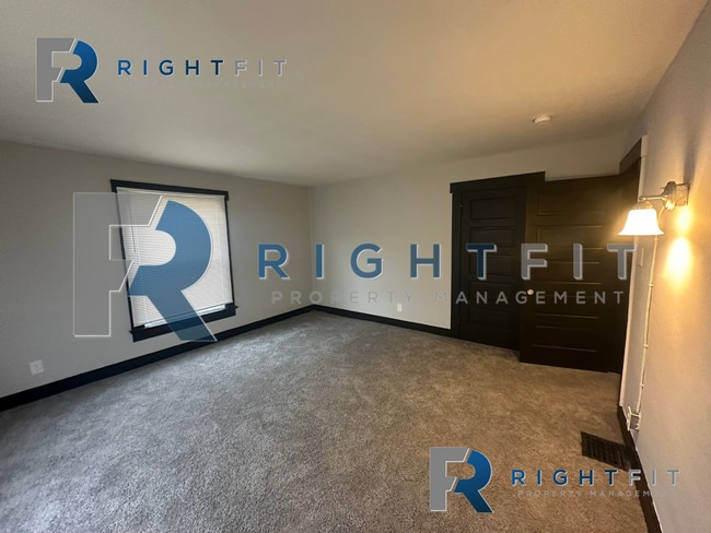 Building Photo - Charming Home in Dayton