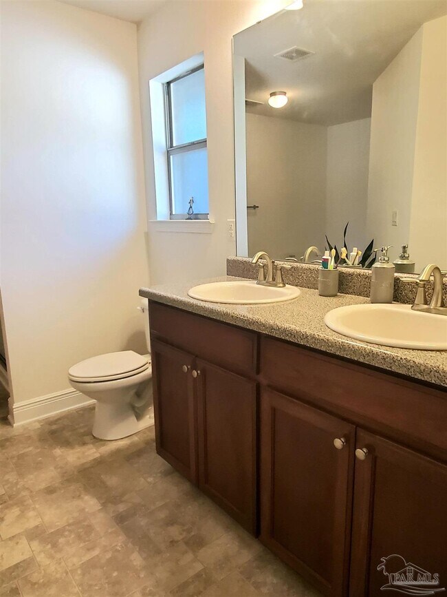 Building Photo - 2200 Somerville Ct