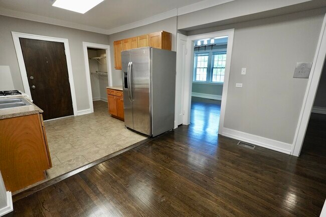 Building Photo - 6707 S Artesian Ave
