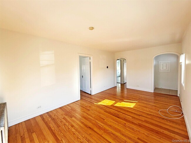 Building Photo - 495 Montauk Hwy