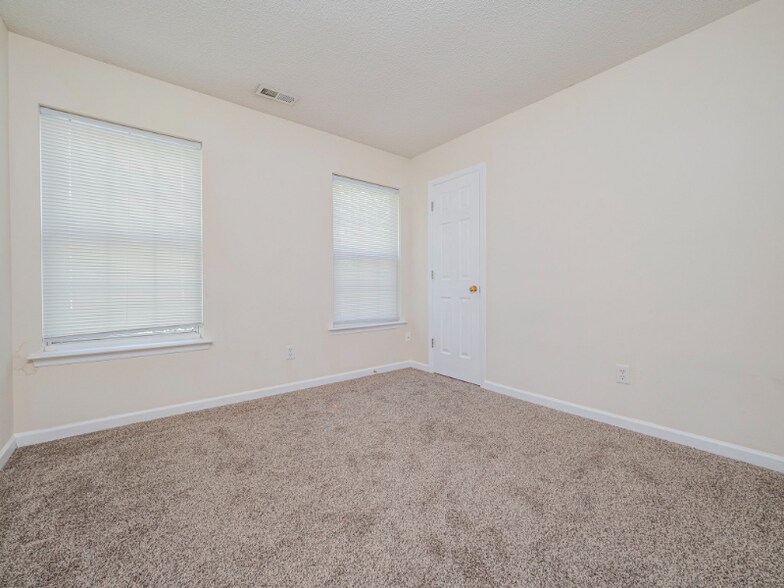 Building Photo - 4712 Silverdene St