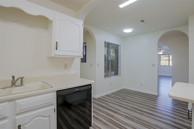Building Photo - 1298 Tapadero Dr