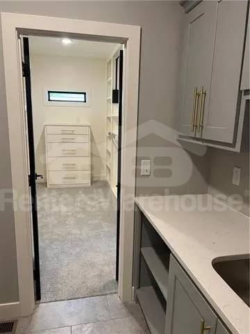 Building Photo - 4705 NE Freehold Dr