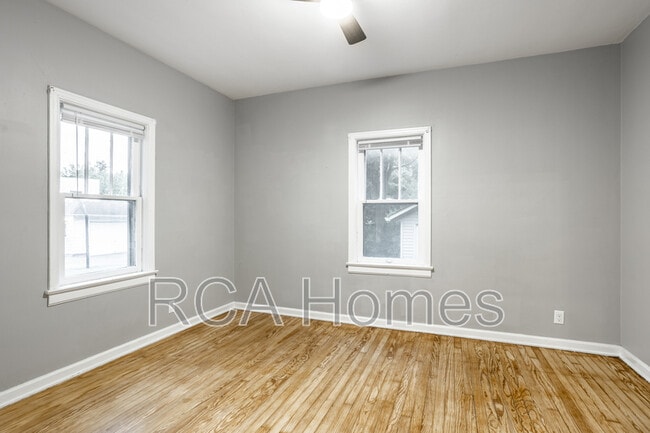 Building Photo - 1046 E Bradbury Ave